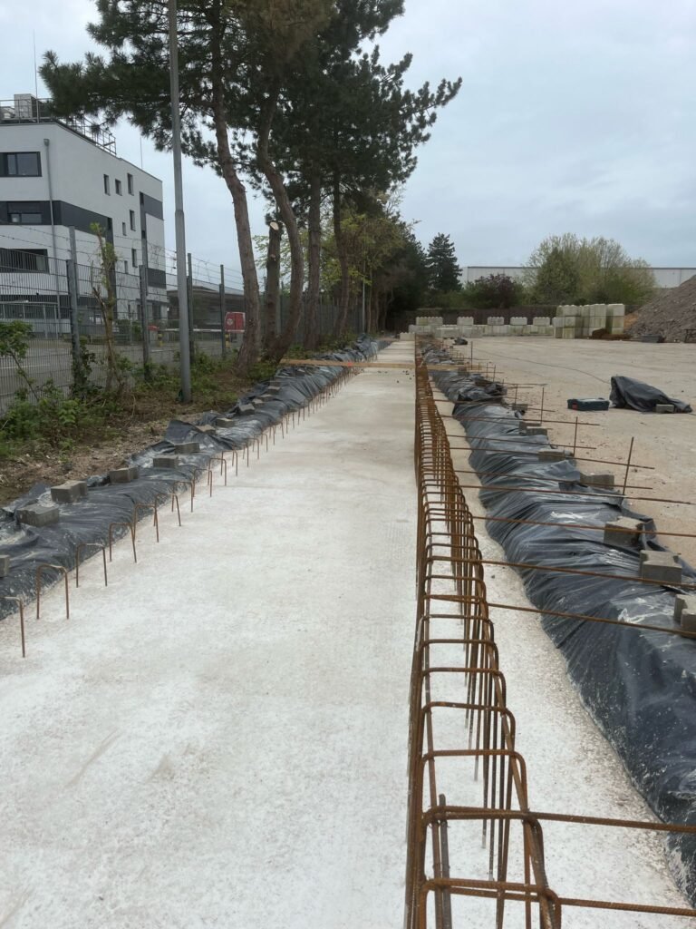 Stahlbetonarbeiten im Freien.